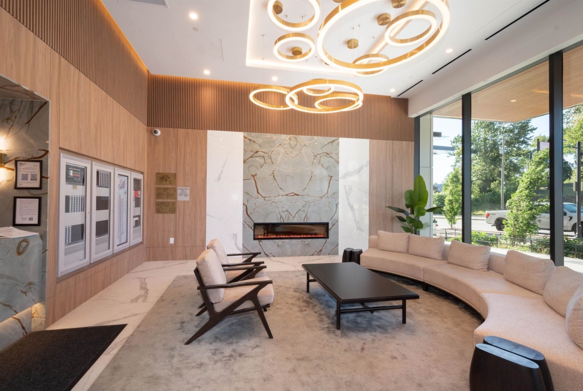 3807 4168 Lougheed Highway
