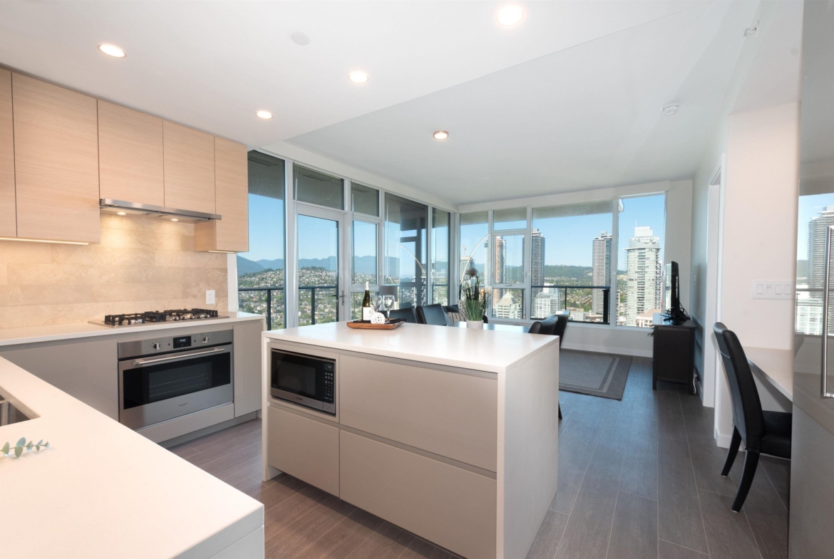 3807 4168 Lougheed Highway