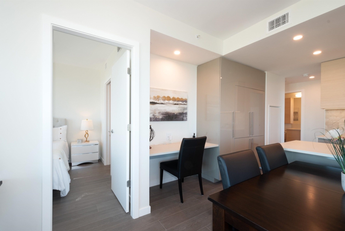 3807 4168 Lougheed Highway