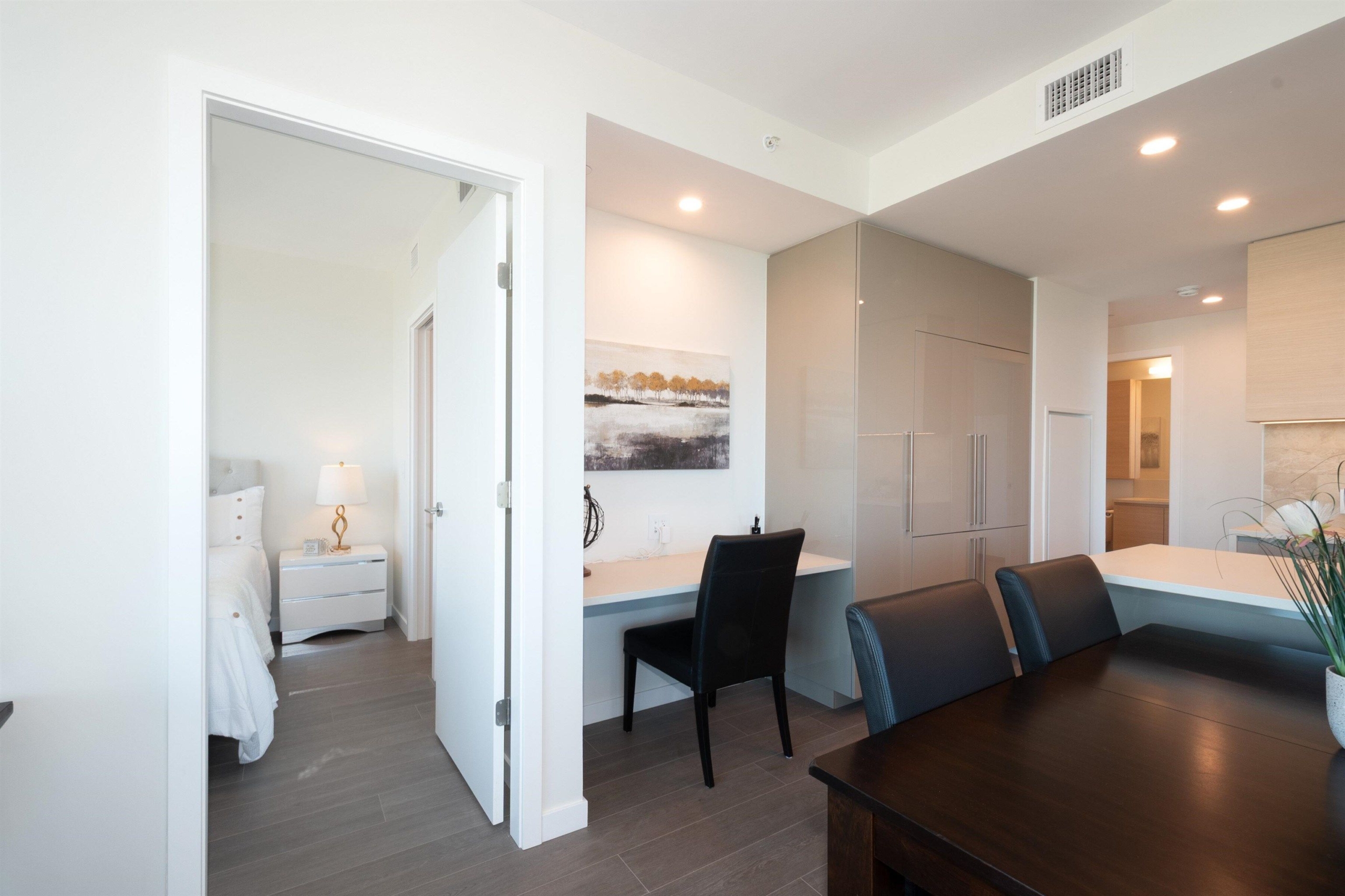3807 4168 Lougheed Highway