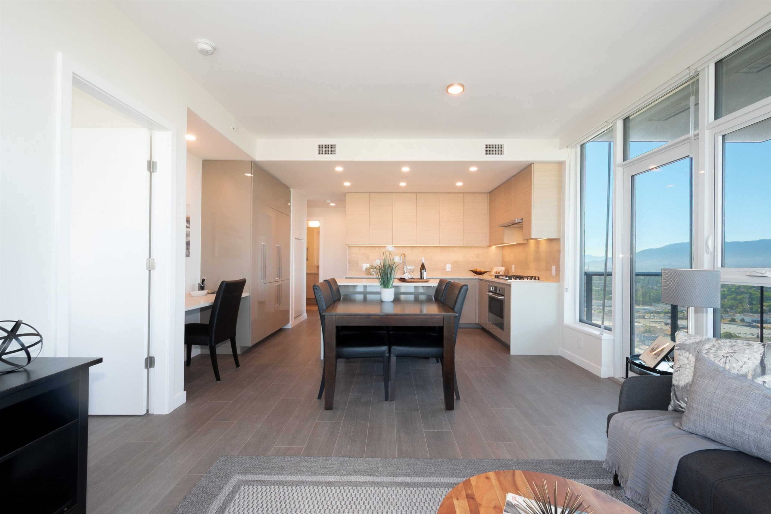 3807 4168 Lougheed Highway