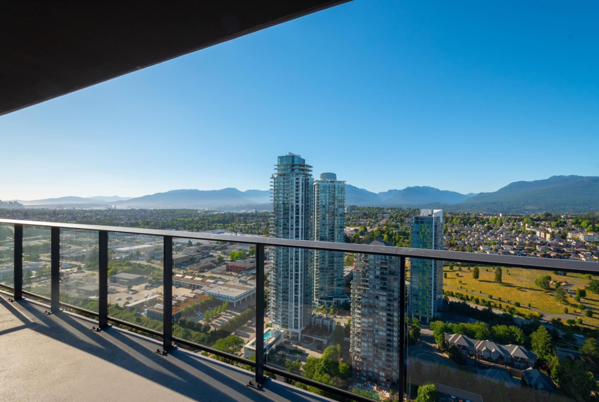 3807 4168 Lougheed Highway