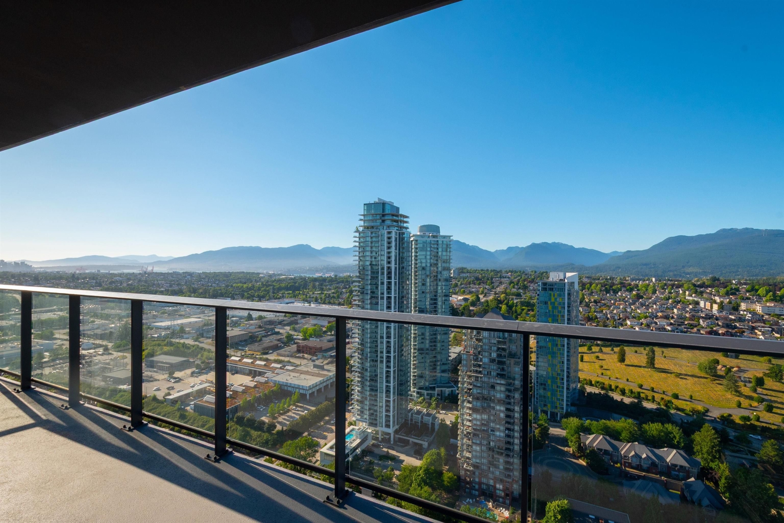 3807 4168 Lougheed Highway