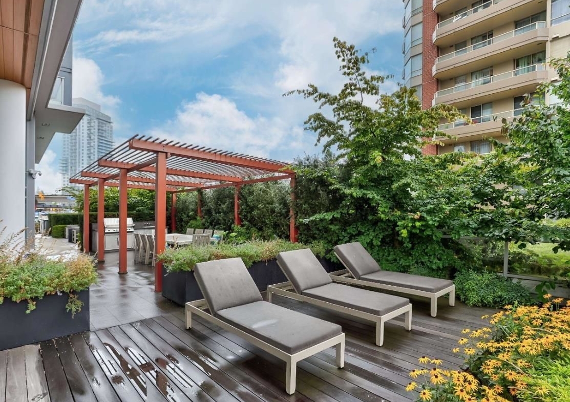 520 COMO LAKE AVENUE, Coquitlam BC V3J 0E8