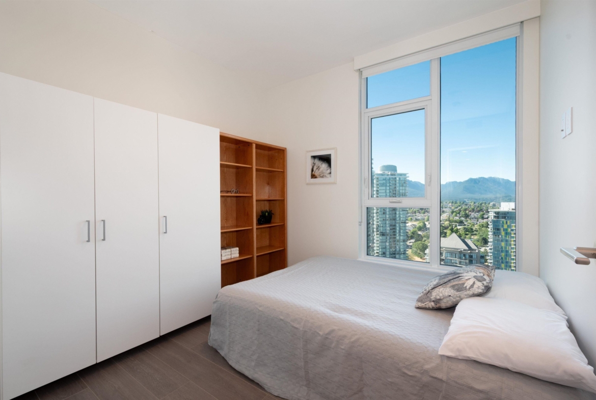 3807 4168 Lougheed Highway