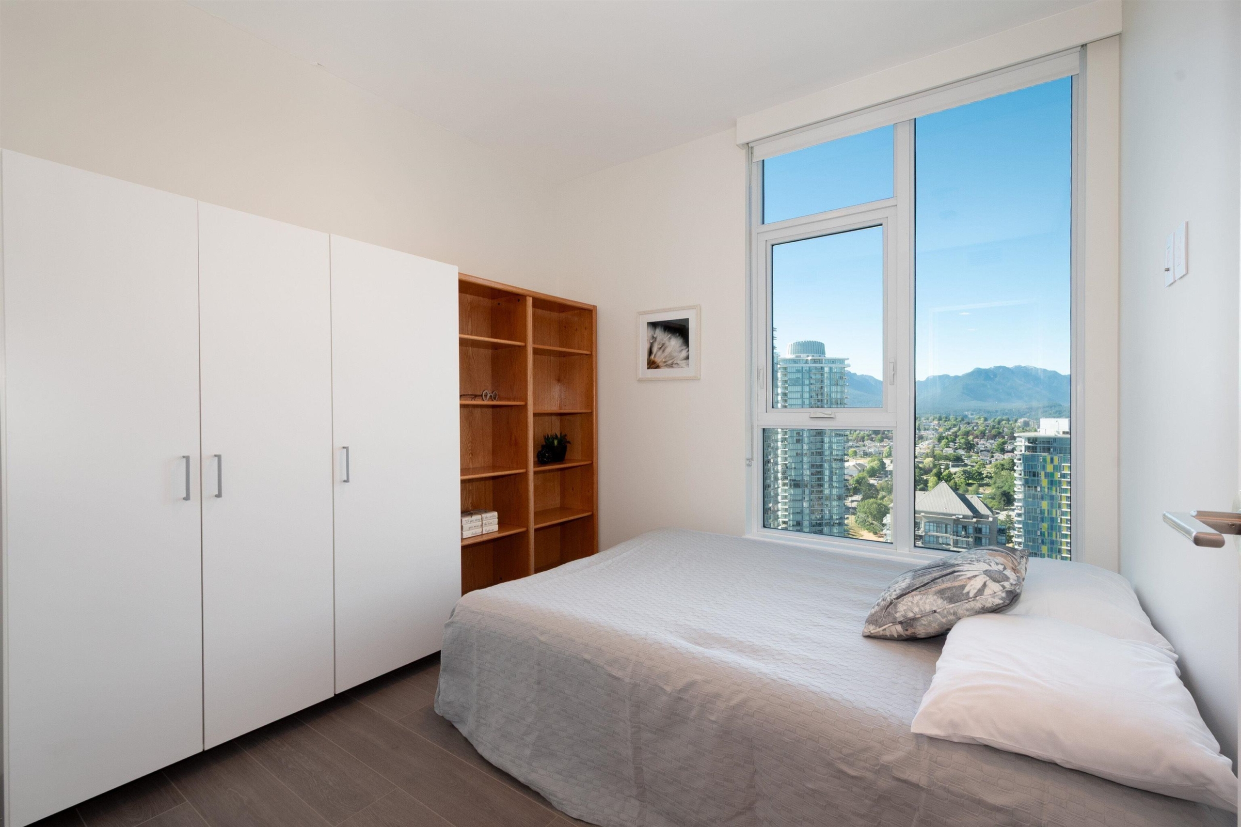 3807 4168 Lougheed Highway