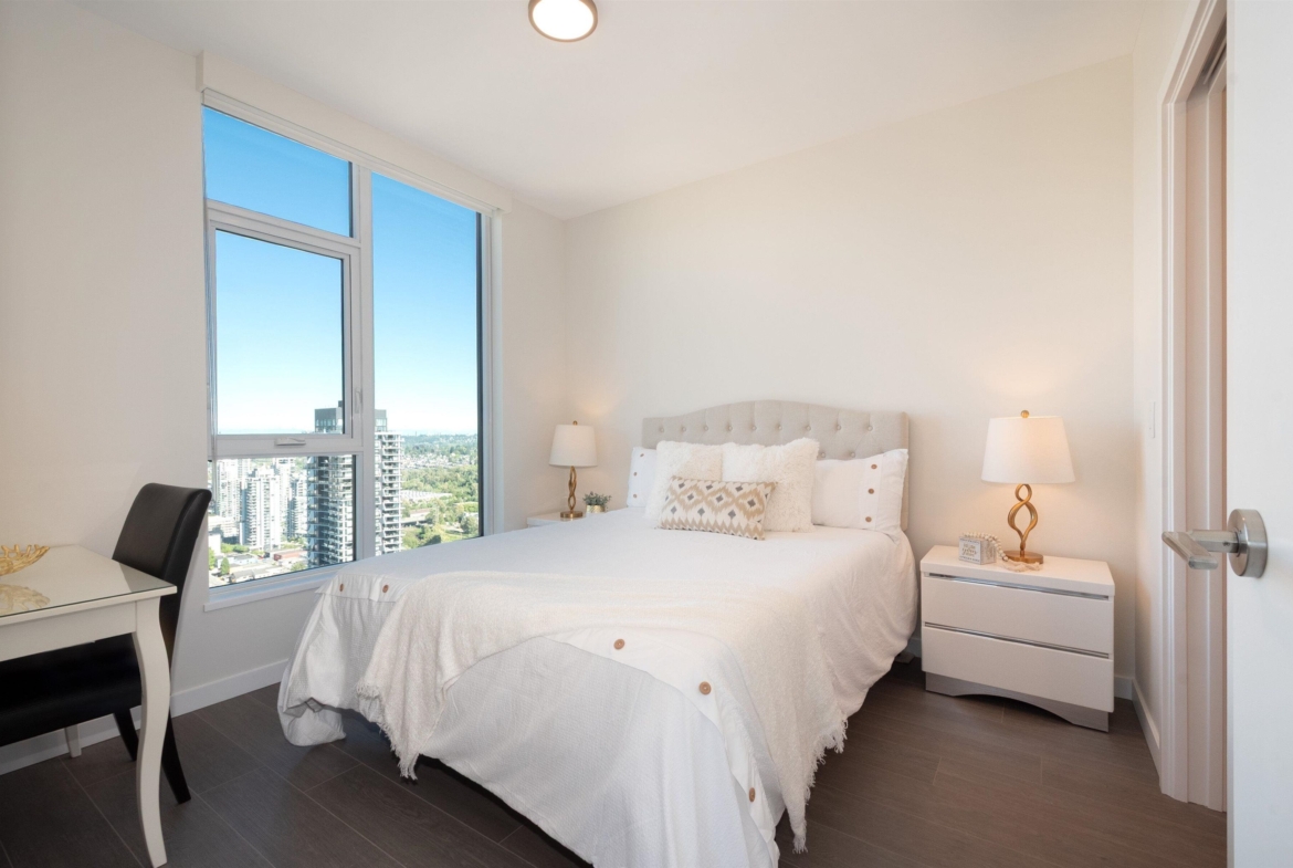 3807 4168 Lougheed Highway