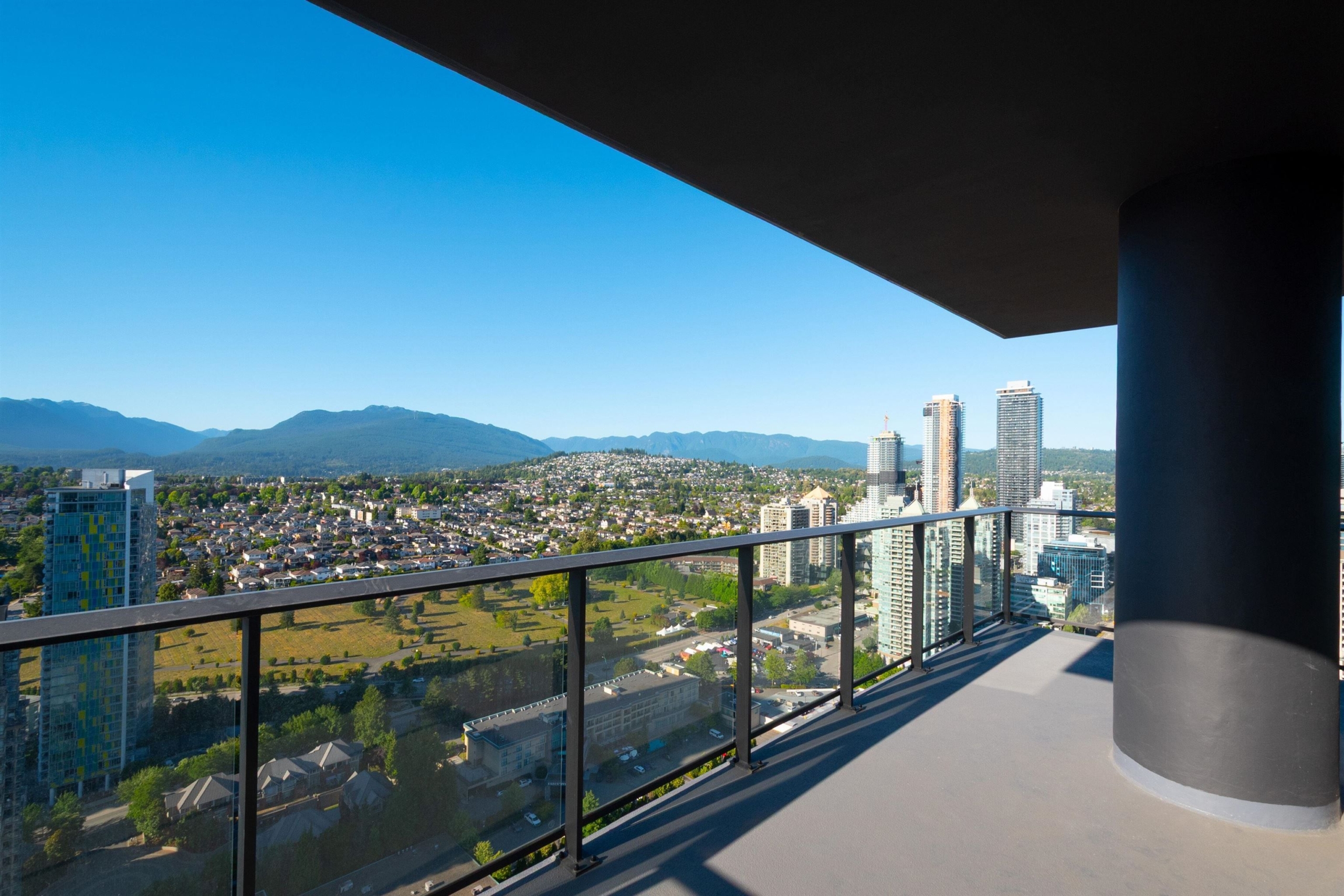 3807 4168 Lougheed Highway