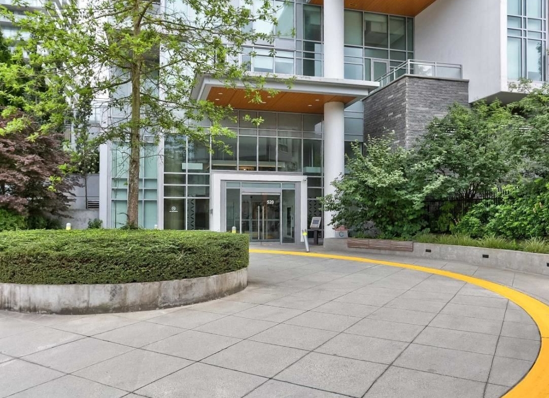 520 COMO LAKE AVENUE, Coquitlam BC V3J 0E8