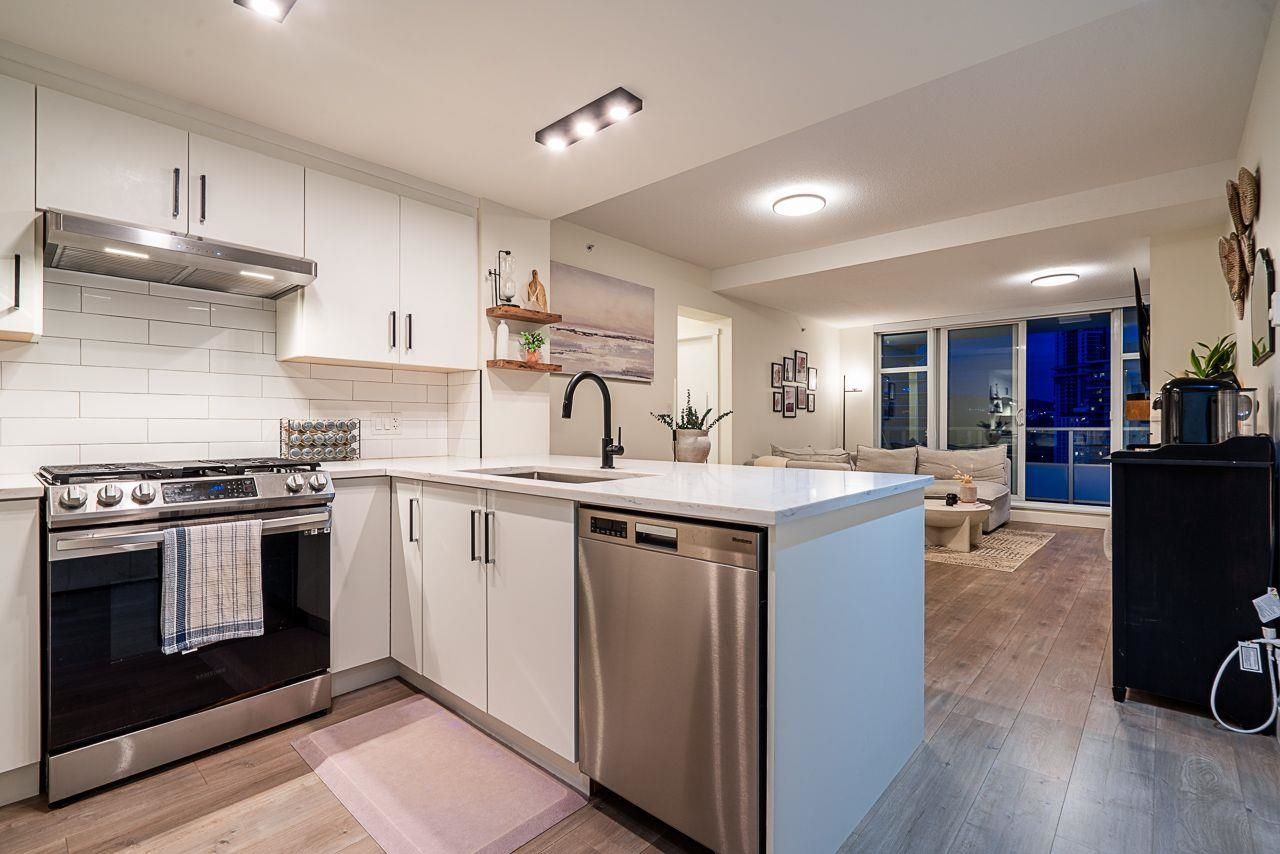 2903 2289 YUKON CRESCENT, Burnaby BC V5C 0B2