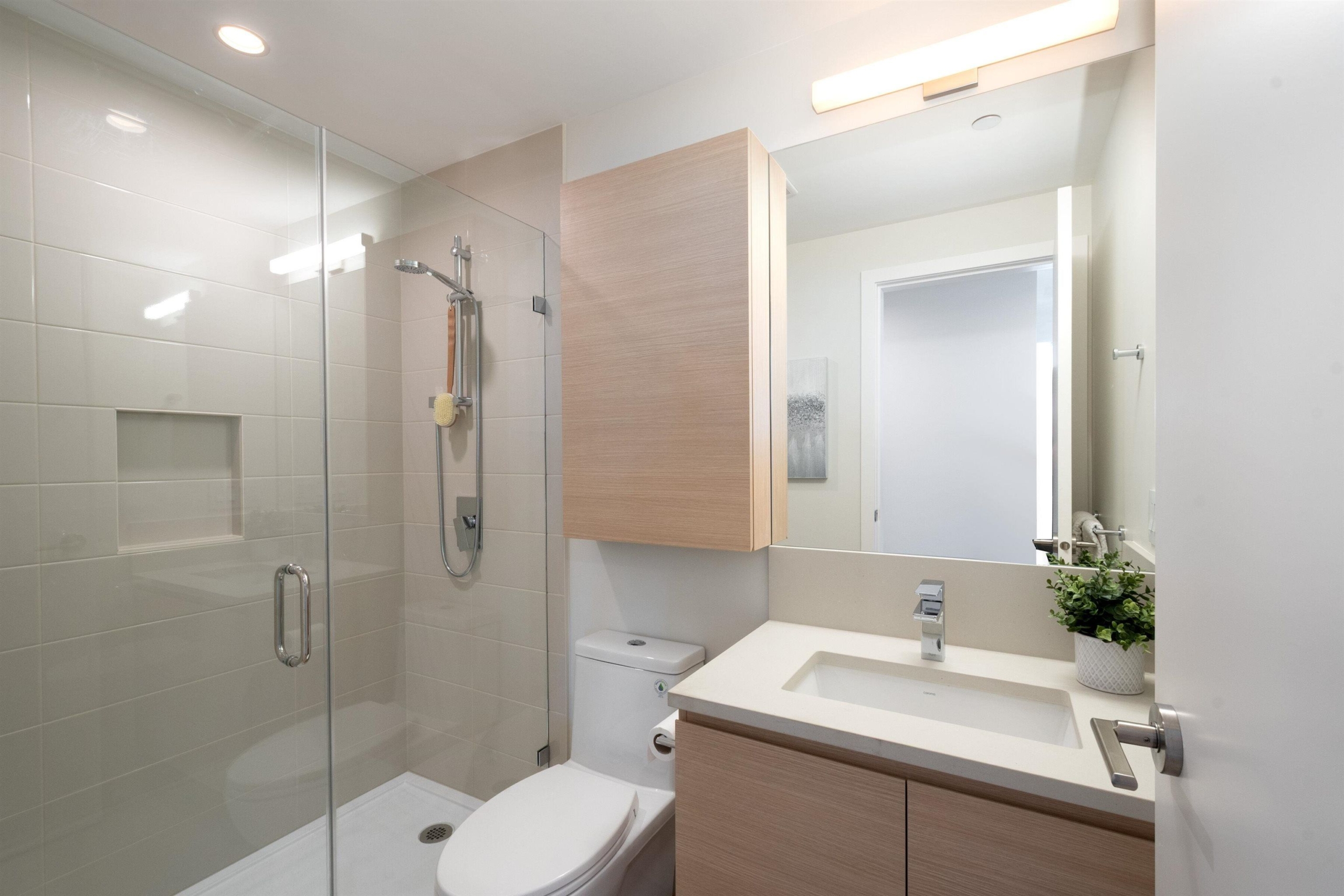 3807 4168 Lougheed Highway