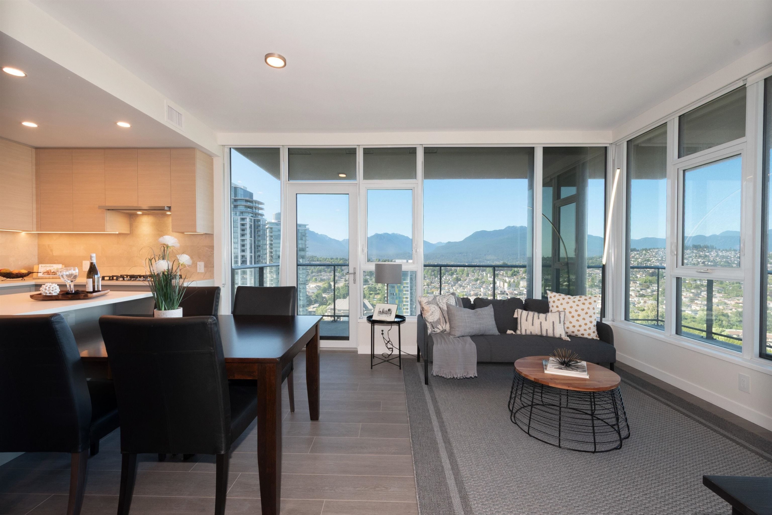 3807 4168 Lougheed Highway