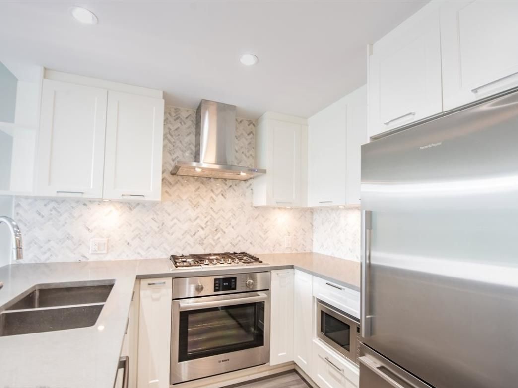 520 COMO LAKE AVENUE, Coquitlam BC V3J 0E8