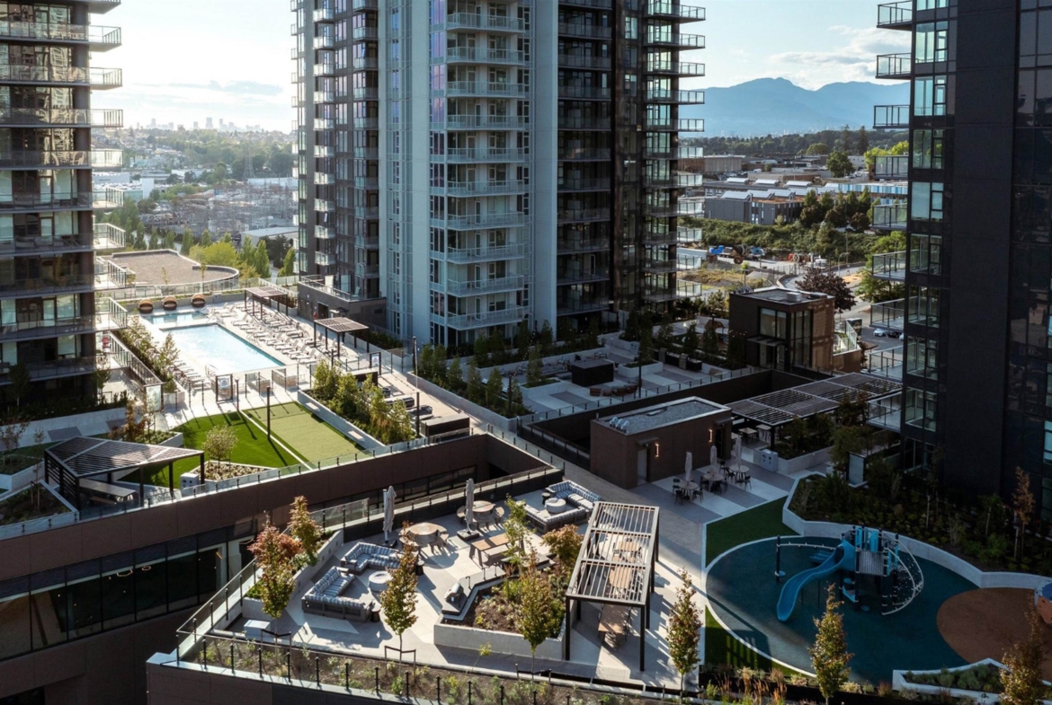 3807 4168 Lougheed Highway