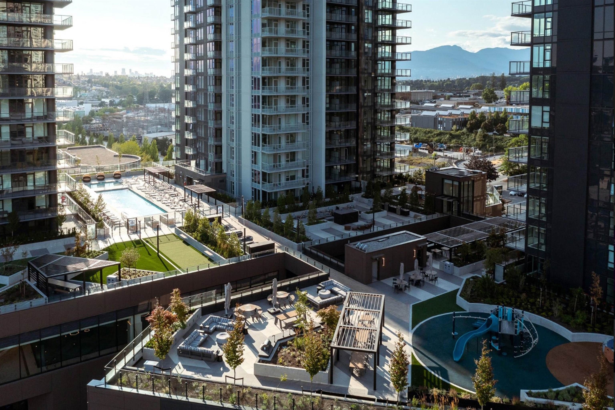 3807 4168 Lougheed Highway