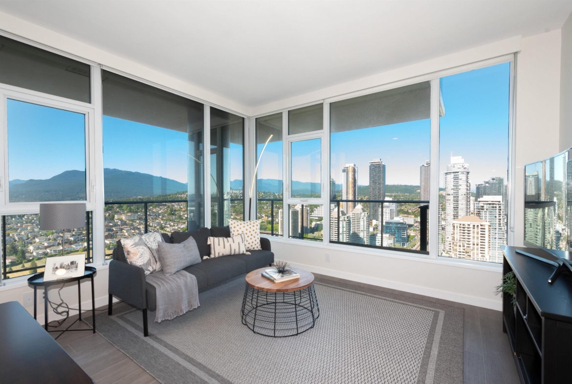 3807 4168 Lougheed Highway